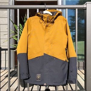 L1 Lalena snowboarding jacket size medium